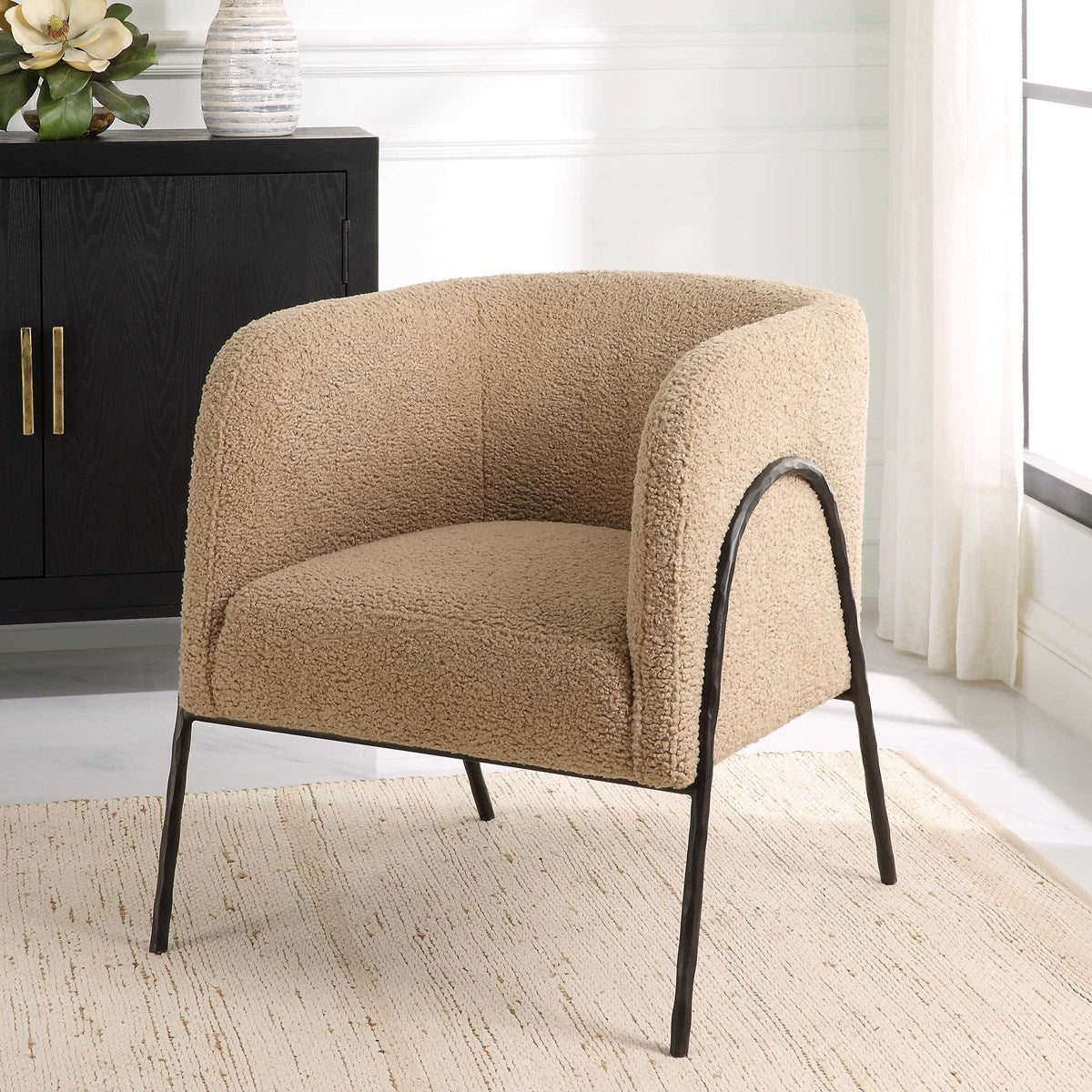 Jacobsen Chair (Latte Shearling)